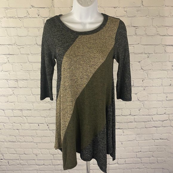 Monteau Tops - Monteau Gray Asymmetrical Hem Tunic Knit Top